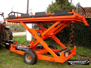 Ανυψούμενη - Ανατρεπόμενη πλατφόρμα μεταφοράς με Κλαδευτικό.